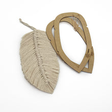 Cargar imagen en el visor de la galería, Molde para Plumas Makrama