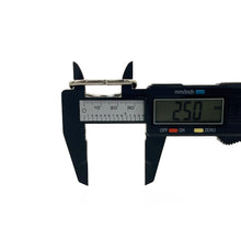 Cargar imagen en el visor de la galería, Medio Aro de Metal Makrama 4x2.5cm Plateado 5pz