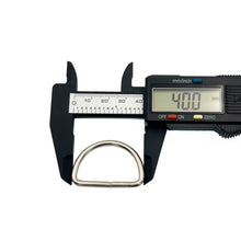 Cargar imagen en el visor de la galería, Medio Aro de Metal Makrama 4x2.5cm Plateado 5pz