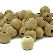 Cargar imagen en el visor de la galería, Cuentas Artesanales de Madera Makrama 15mm 50pz