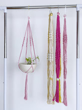 Cargar imagen en el visor de la galería, Macetero Colgante Makrama Mod. 010 Tulipan