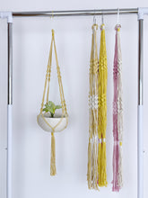 Cargar imagen en el visor de la galería, Macetero Colgante Makrama Mod. 010 Tulipan