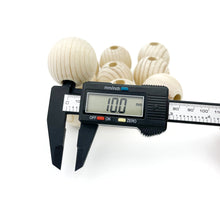 Cargar imagen en el visor de la galería, Cuentas Artesanales de Madera Makrama 40mm 10pz
